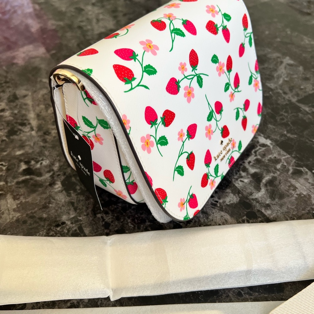 NWT Kate spade saddle bag strawberry vine - Picture 5 of 9